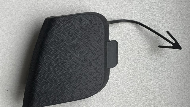 VW Golf 6  2009-2012  bampera aķa vaciņš  5K6 807 441