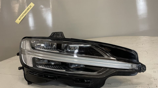 Volvo S60/V60 2018-  фара FULL LED ACTIVE RH 32338997