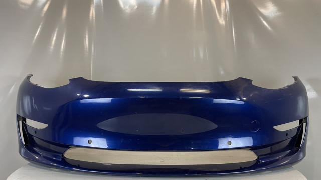 Tesla Model 3 2018-   бампер передний (парк) 153070304B