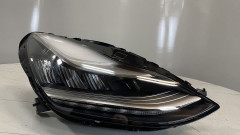 Tesla Model 3  2018-2021  lukturis labais 1077376-50-B
