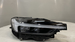 Volvo XC60 2021-  Lukturis LED FULL RH 32404706