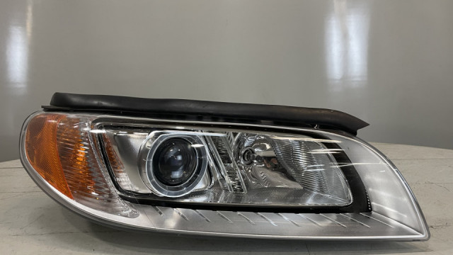 Volvo V70 2007-2012  Lukturis labais xenons adaptivs 31283916