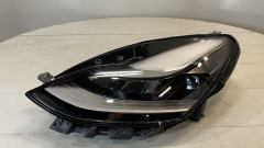 Tesla Model 3  2021-2024 lukturis kreisais 151495200D