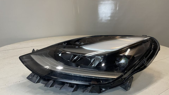 Tesla Model 3  2021-2024 Фара  левая 151495200D